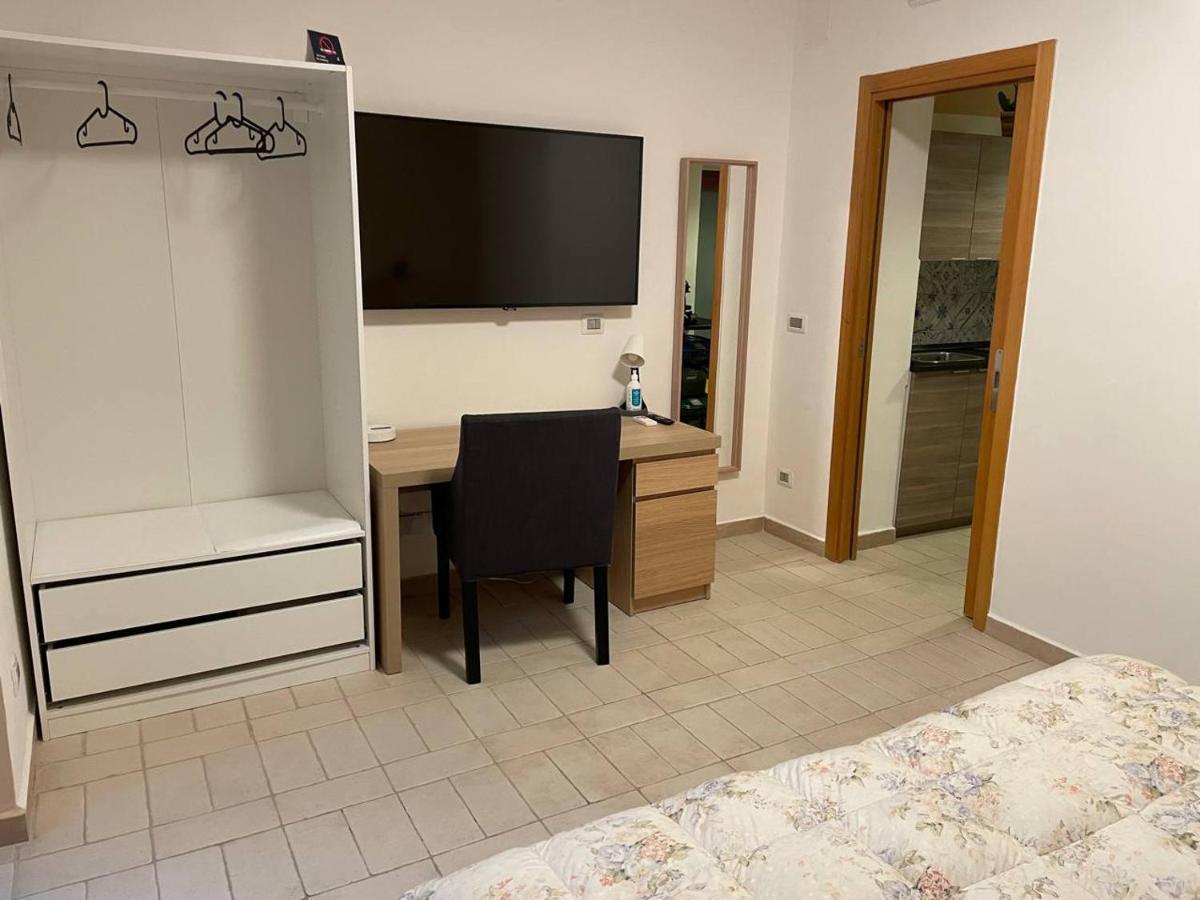 Alex Comfort House Bari Extérieur photo